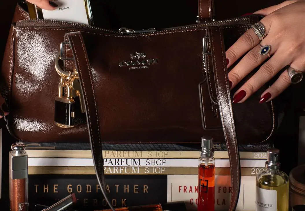 Cartera con extractos PARFUM SHOP